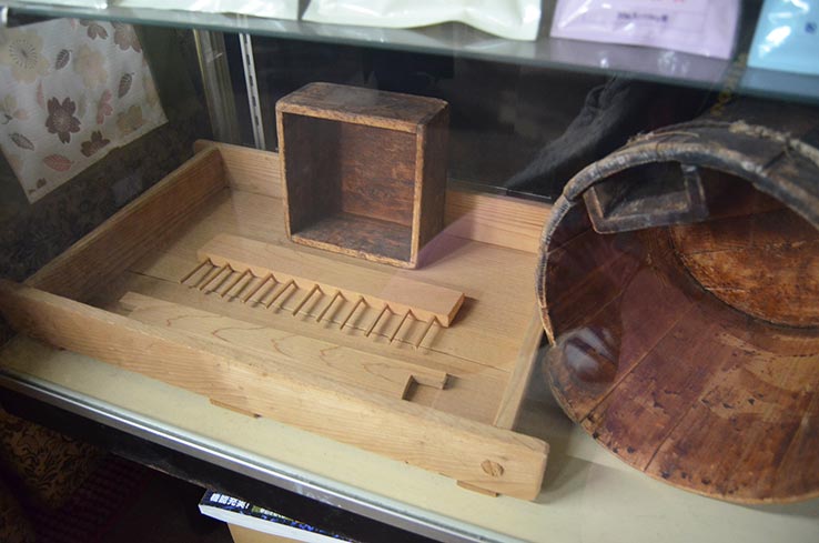 菱六 麹蓋（麹箱）と味噌樽